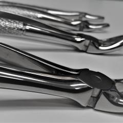Tooth extraction forceps